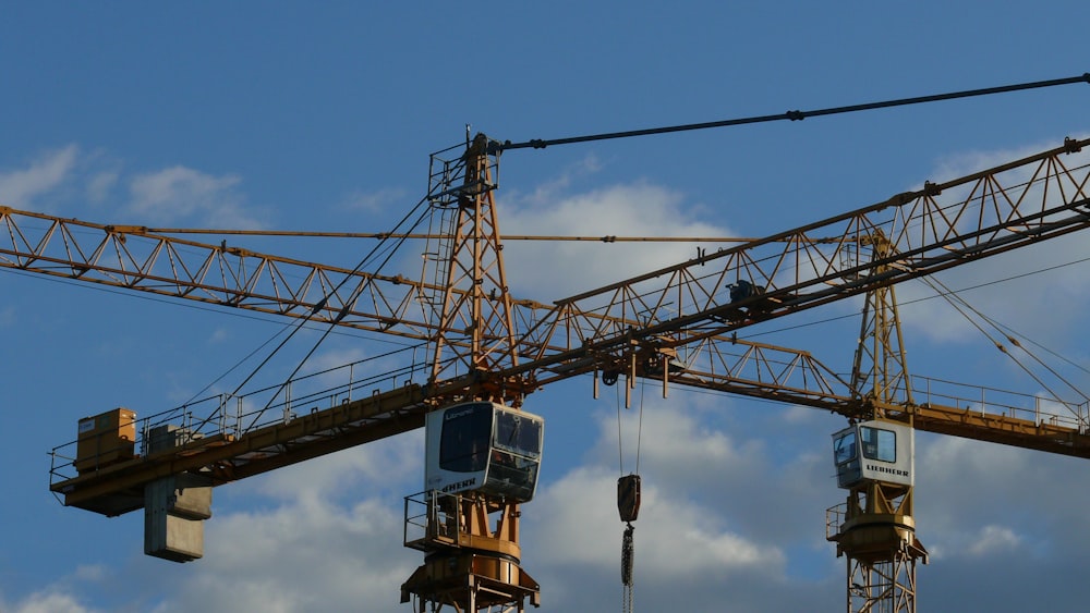 yellow and black crane under blue sky during daytime