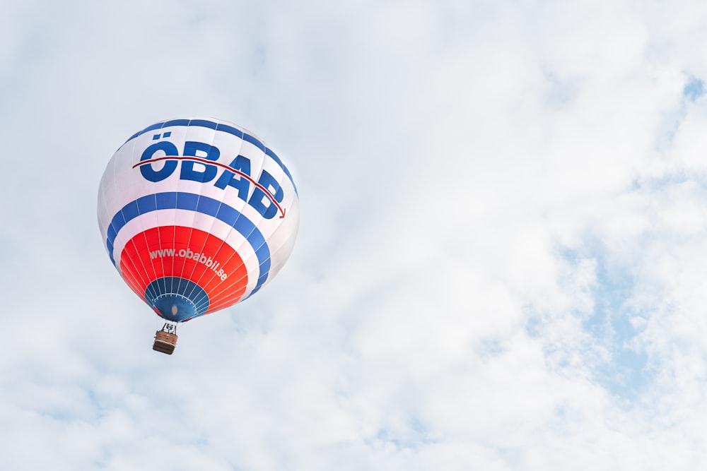 blue red and white hot air balloon