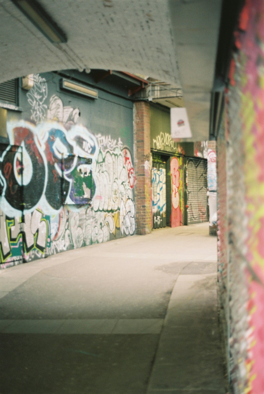 graffiti on wall during daytime