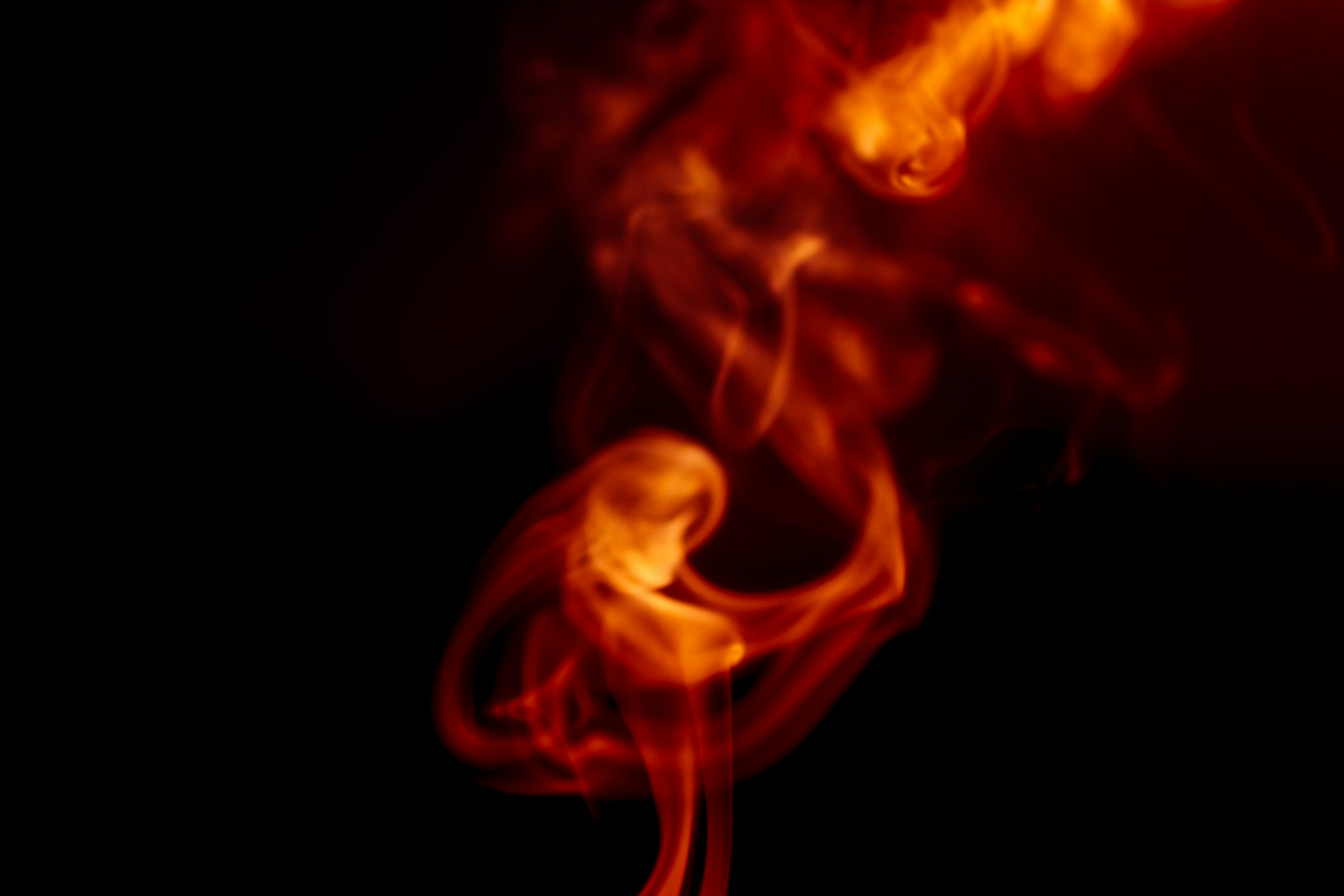 赤と青の煙の図の写真 Unsplashで見つける茶色の無料写真