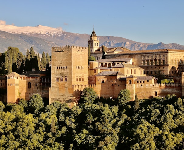 Imagen de la alhambra haciendo referencia a que nuestra barbería está en Granada