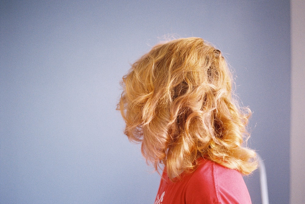 blonde haired woman in red shirt