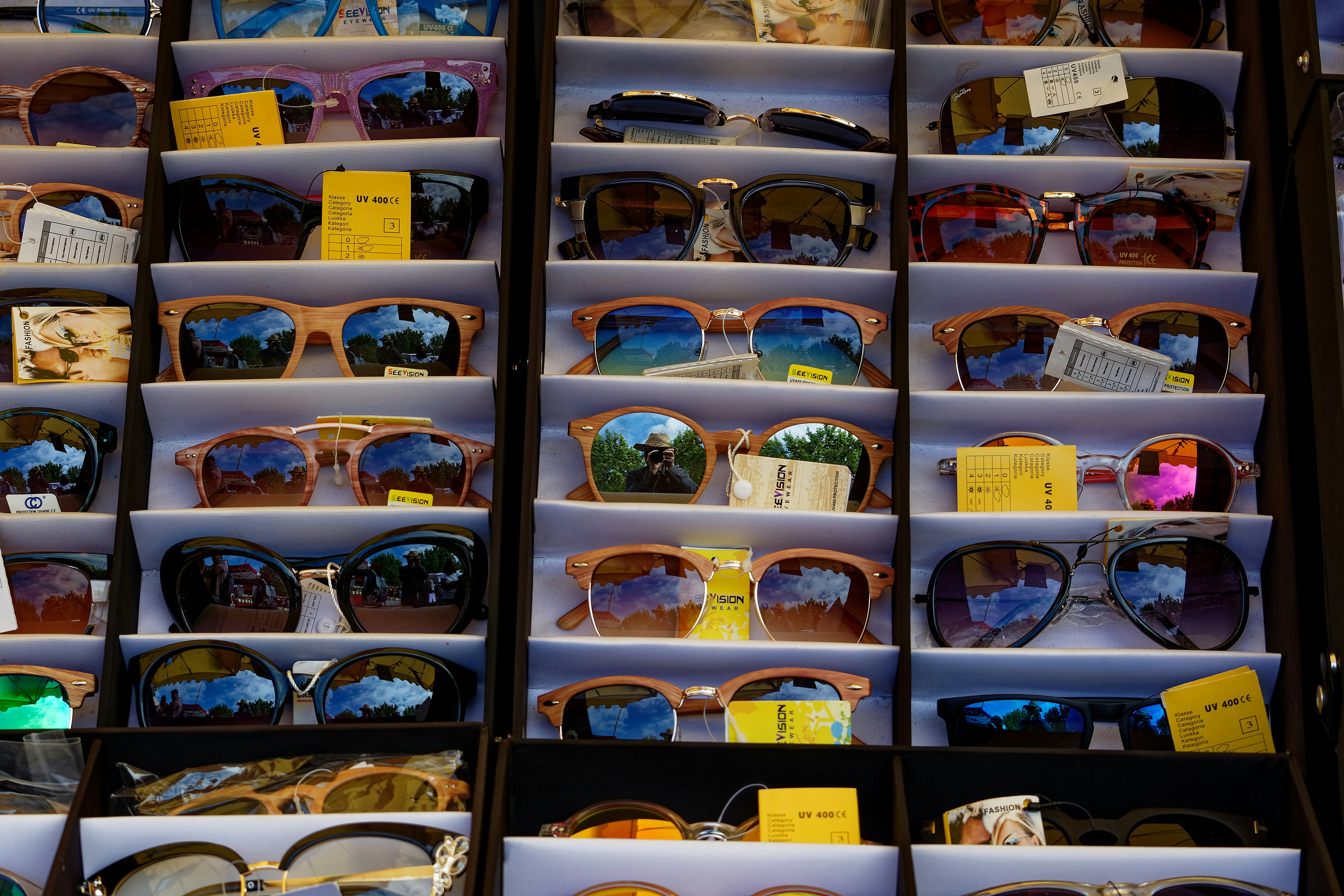 Understanding the Difference Between Sunglasses Replicas and Fakes