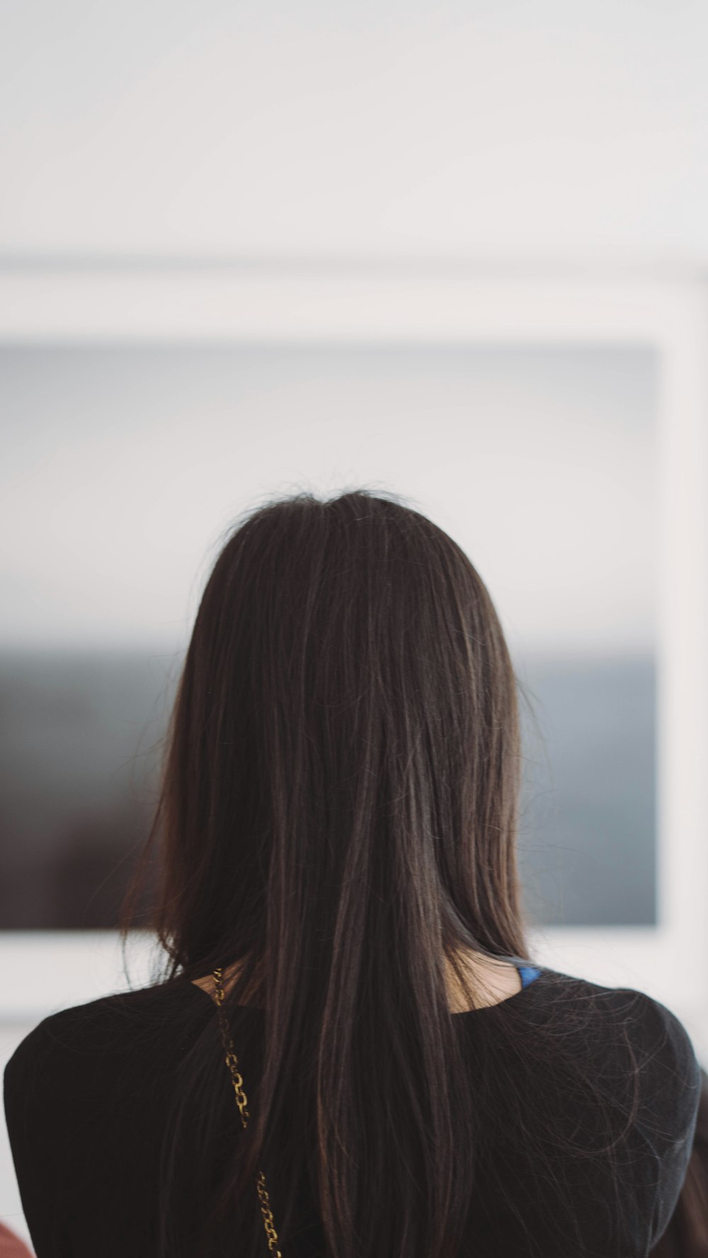 woman with brown hair looking at the sky