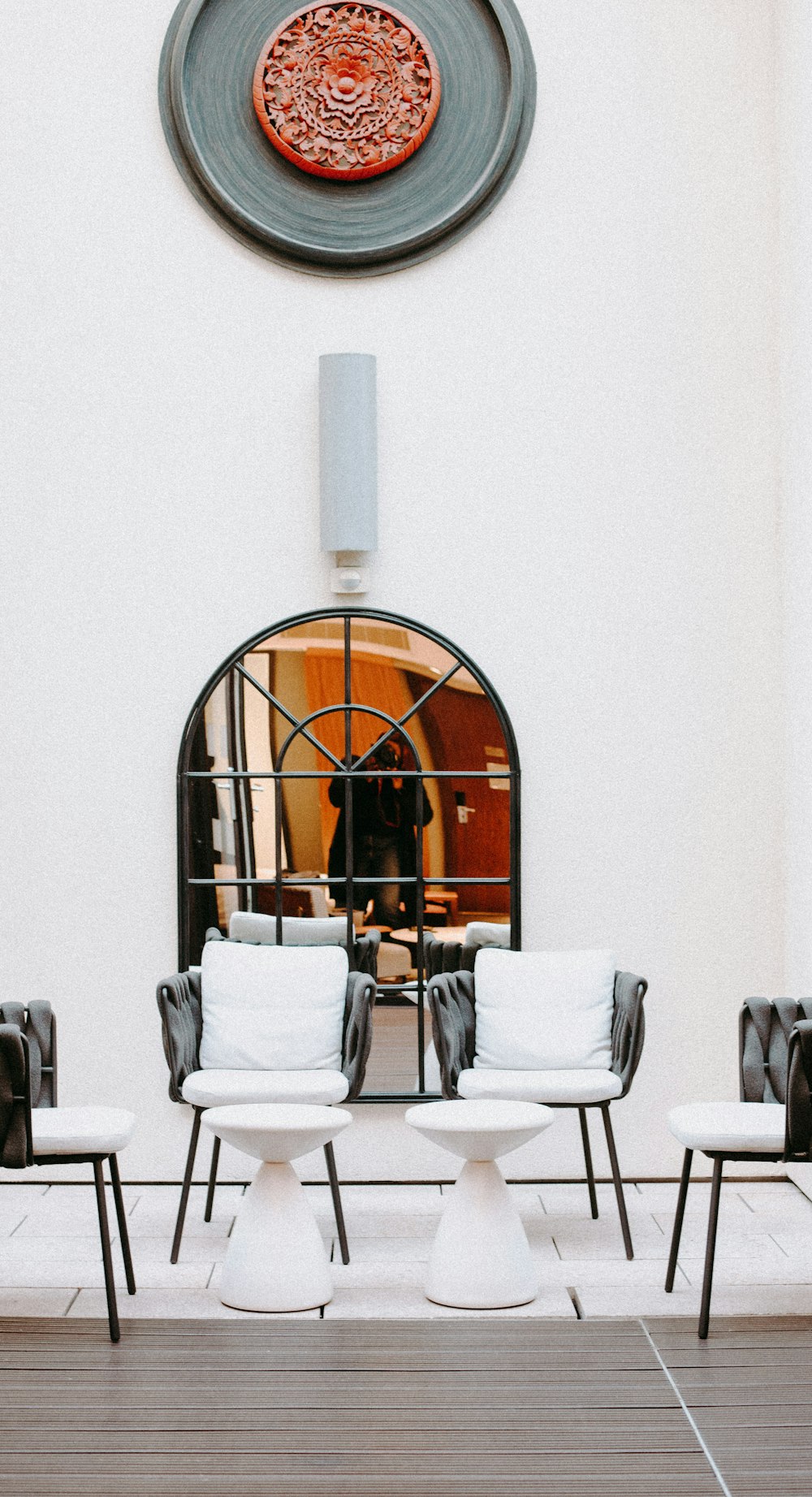 black and white dining table with chairs