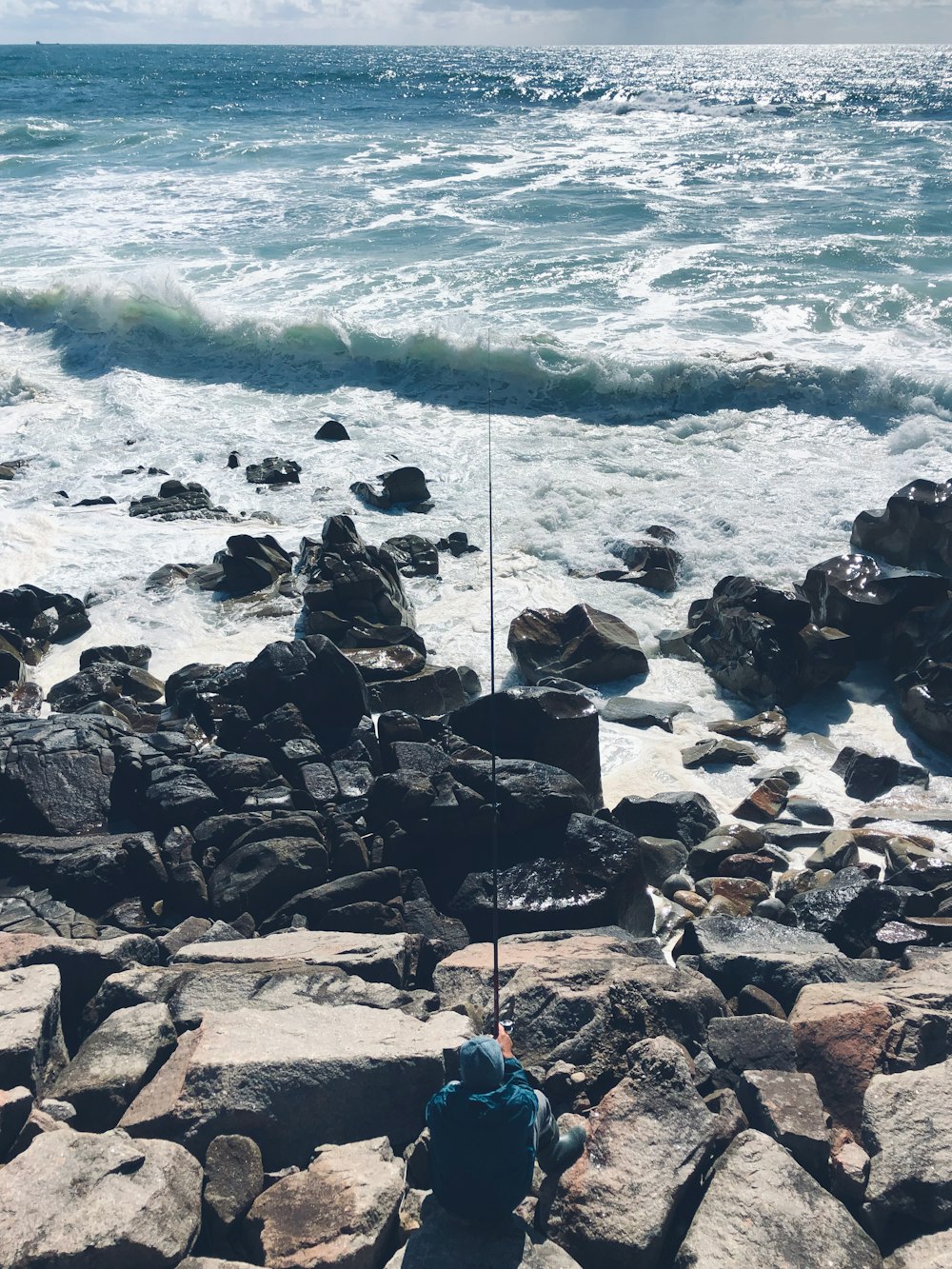 Gente en la playa durante el día