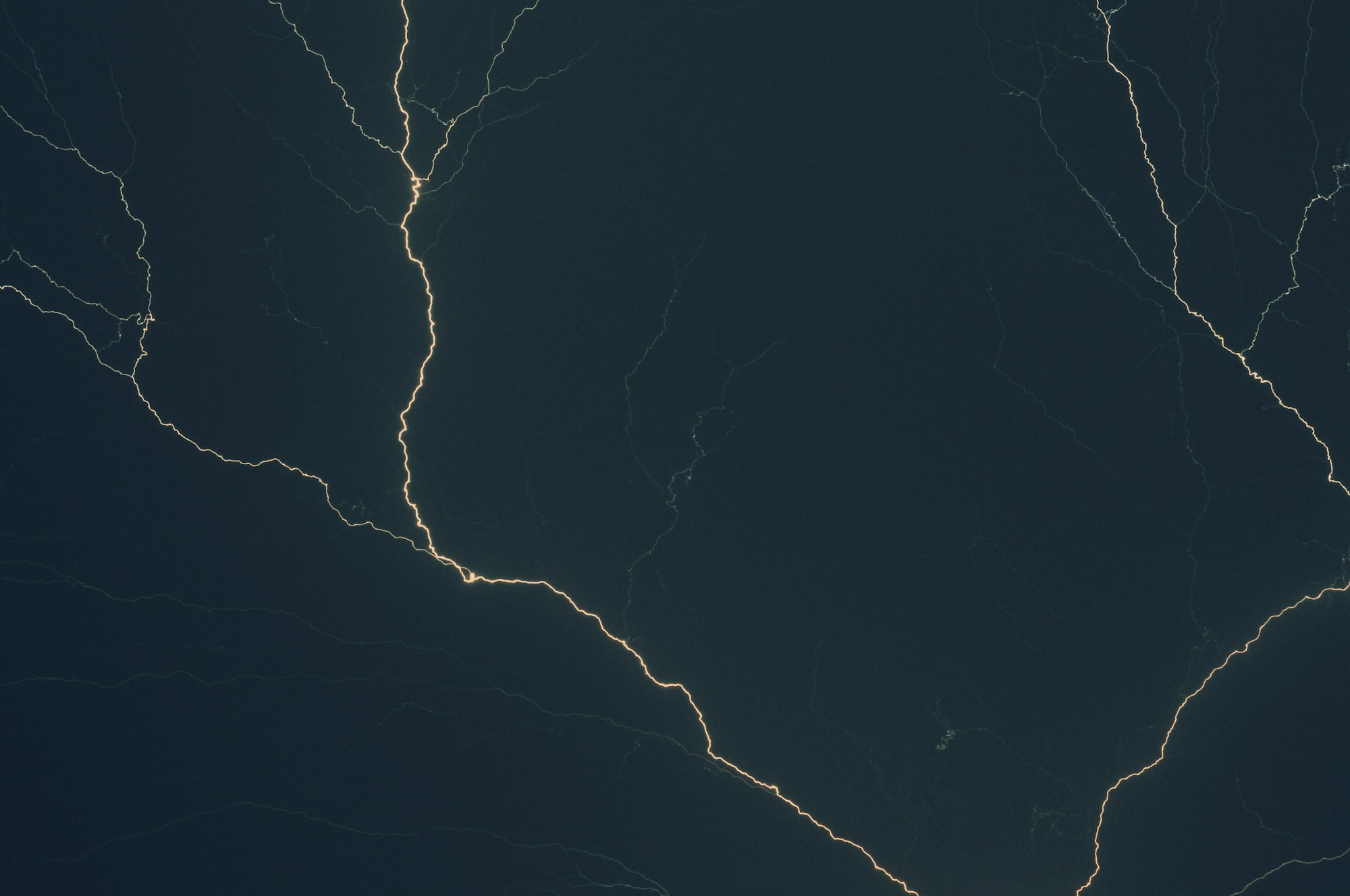 AI: The Retail Lifeline Amidst Shifting Consumer Demand