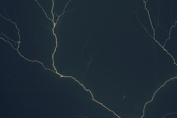 AI: The Retail Lifeline Amidst Shifting Consumer Demand