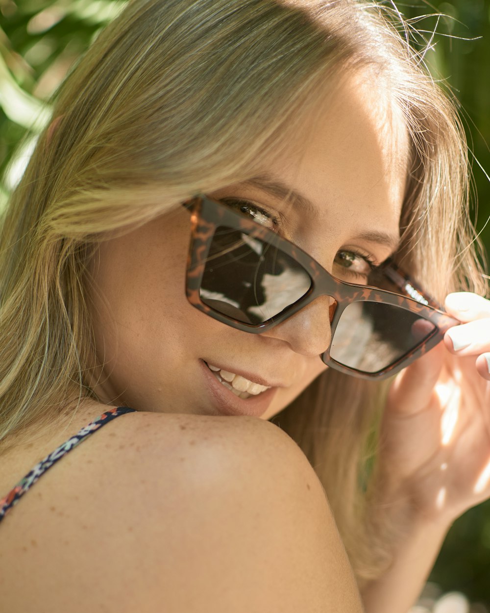 woman wearing black framed sunglasses