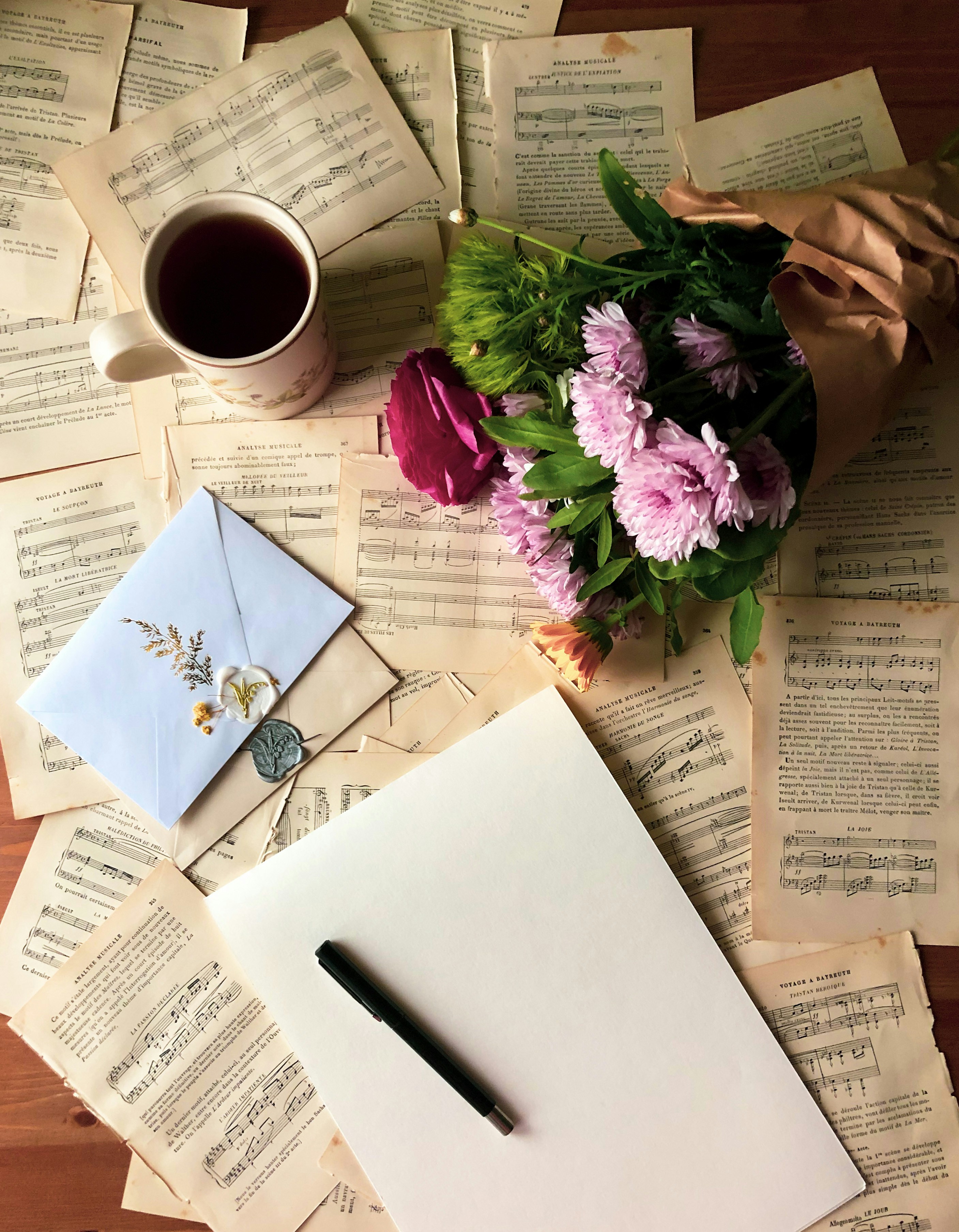 Person holding pink flower bouquet photo – Free Flower Image on Unsplash