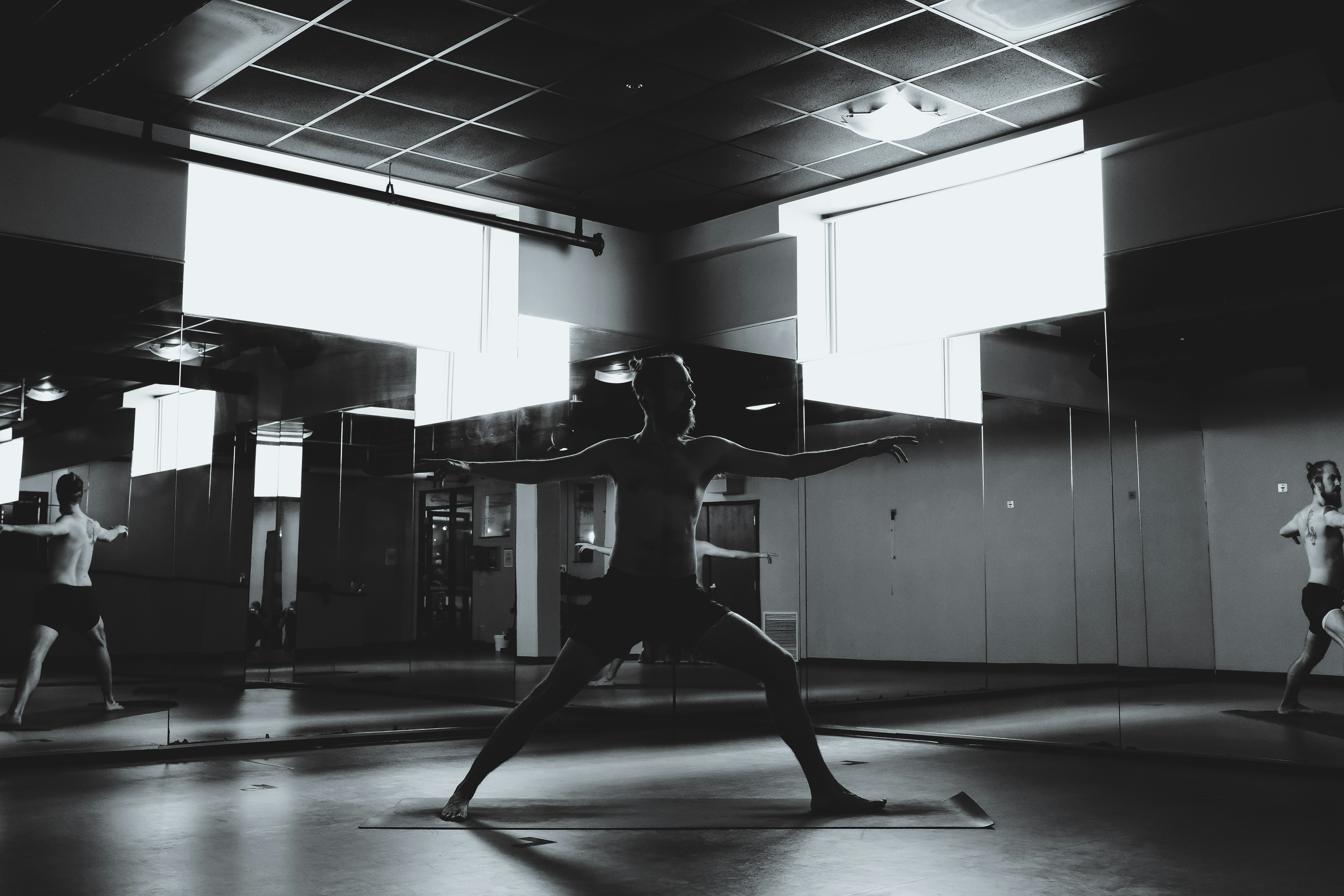 https://images.unsplash.com/photo-1620760585173-4991b791ac64?ixid=M3w2MjYzNjJ8MHwxfHNlYXJjaHwxMHx8aW5mcmFyZWQlMjBmaXRuZXNzJTIwc3R1ZGlvfGVufDB8MHx8fDE3ODAzMzQwNDN8MA&ixlib=rb-4.1.0