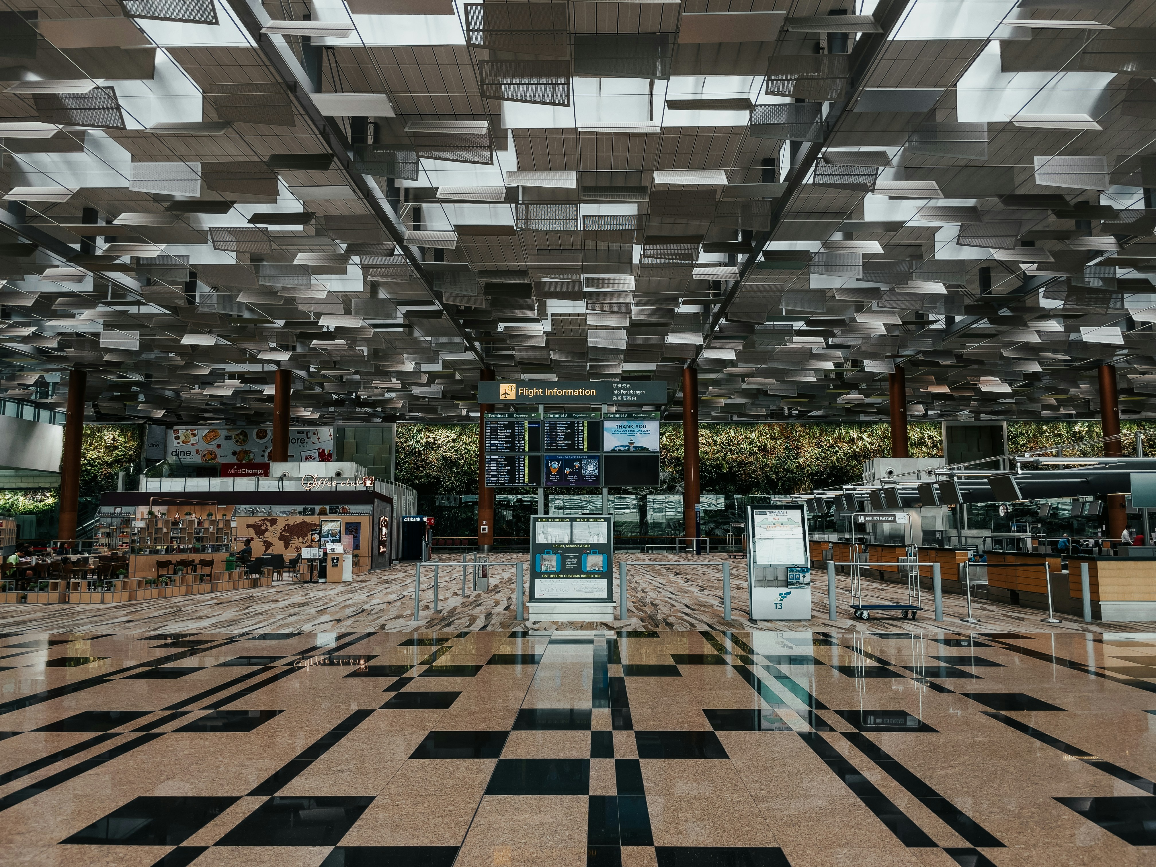 Guide complet de l'aéroport de Tanger Ibn Batouta (TNG) : Terminal, services et conseils 2025