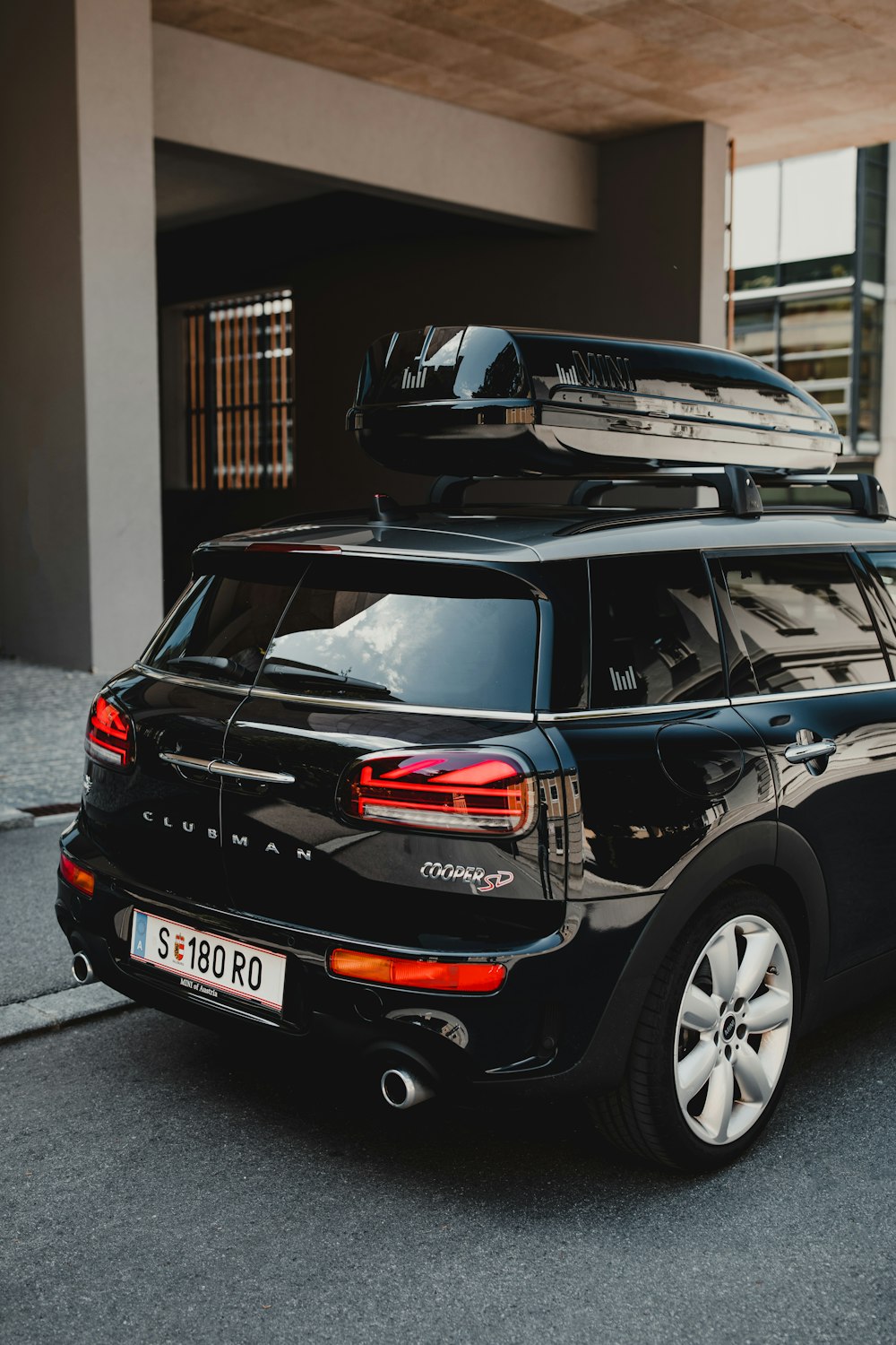 black honda suv on road