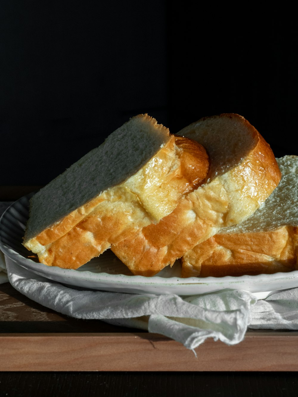 pane su tovagliolo di carta bianca