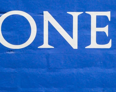 a blue sign that says one on it