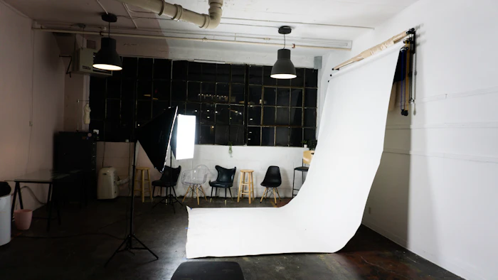 Set minimalist untuk foto dan video produk