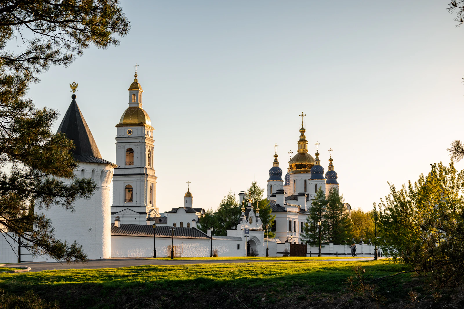 The white walls and cathedral of the kremlin — Tobolsk, Russia