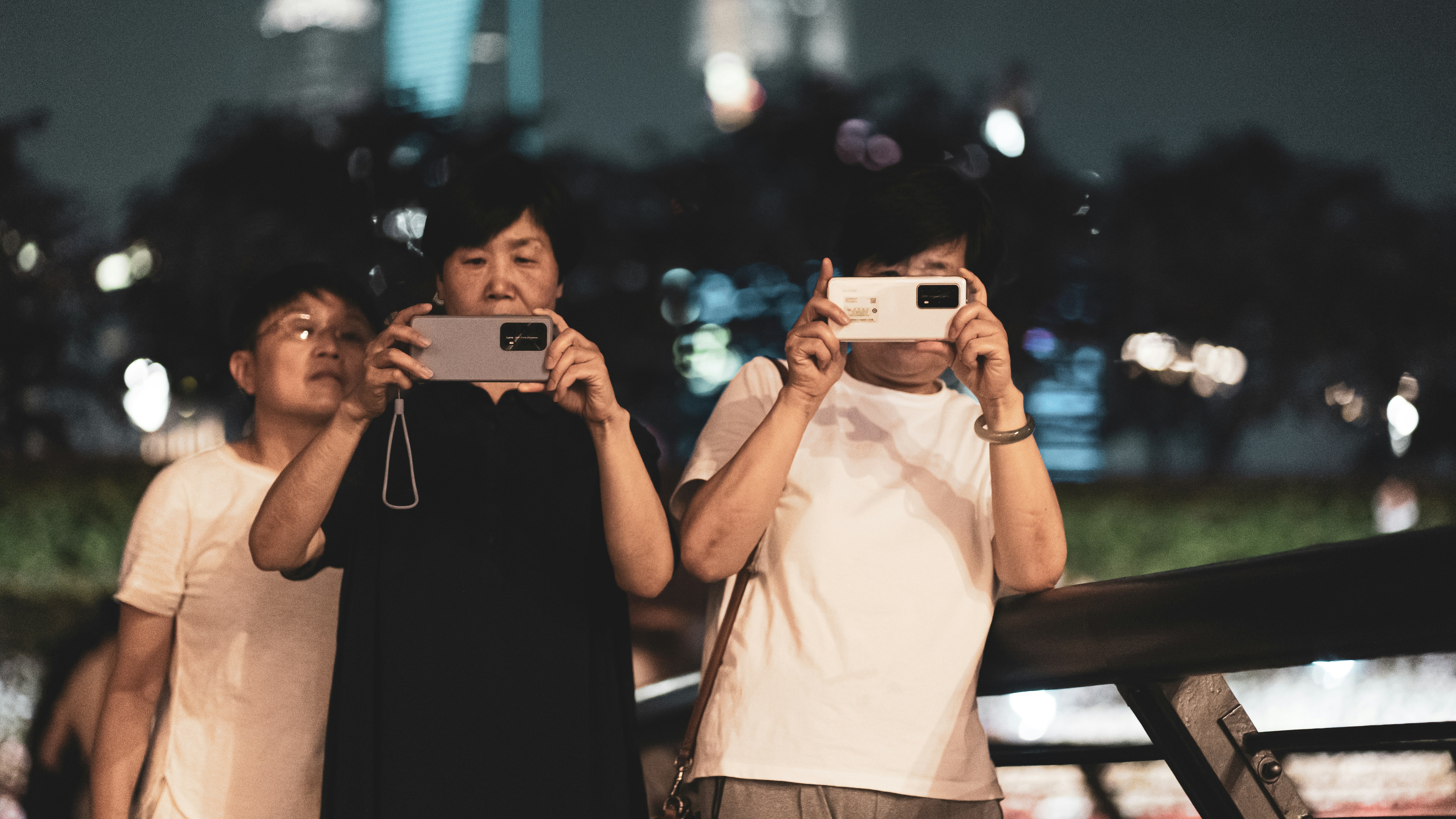 The Buzz on The 8 Best Melatonin Supplements, According to a Dietitian
