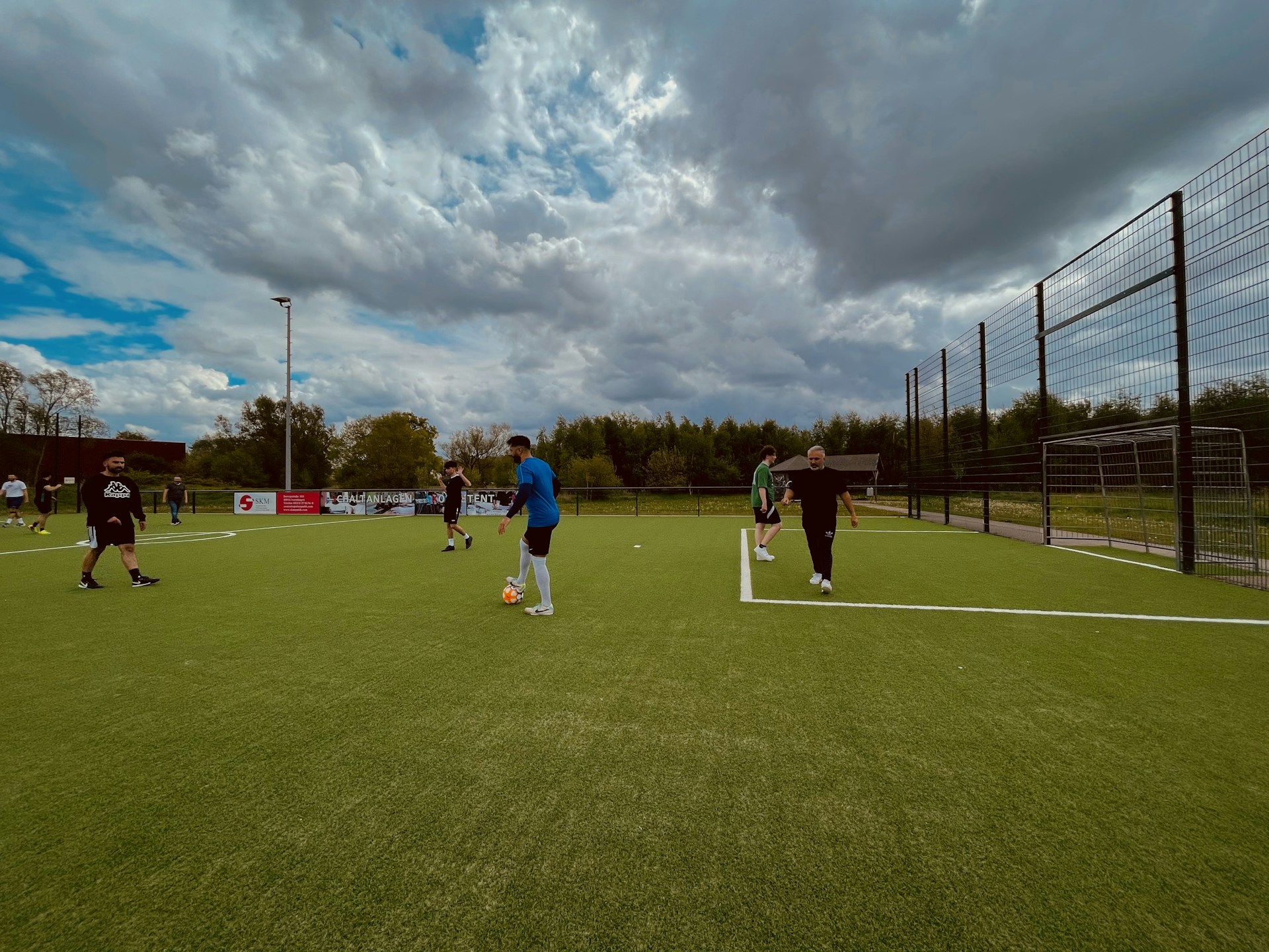 gray computer monitor