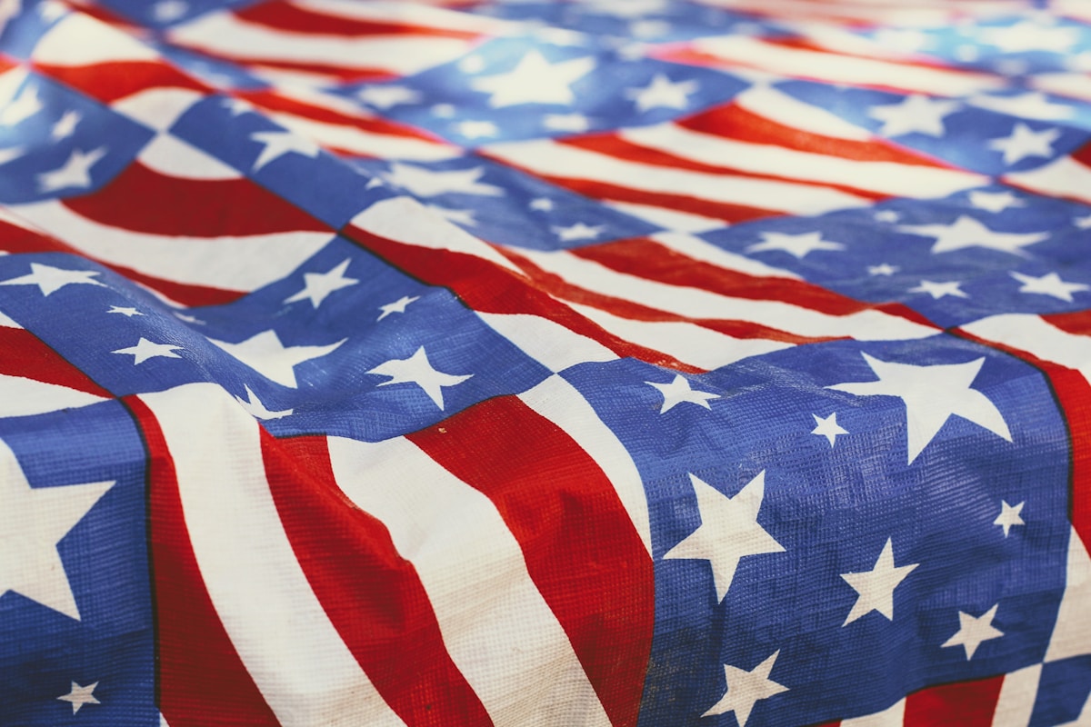 Americký Sen na Pokraji: Kto Prežije, keď sa Amerika Zrúti?