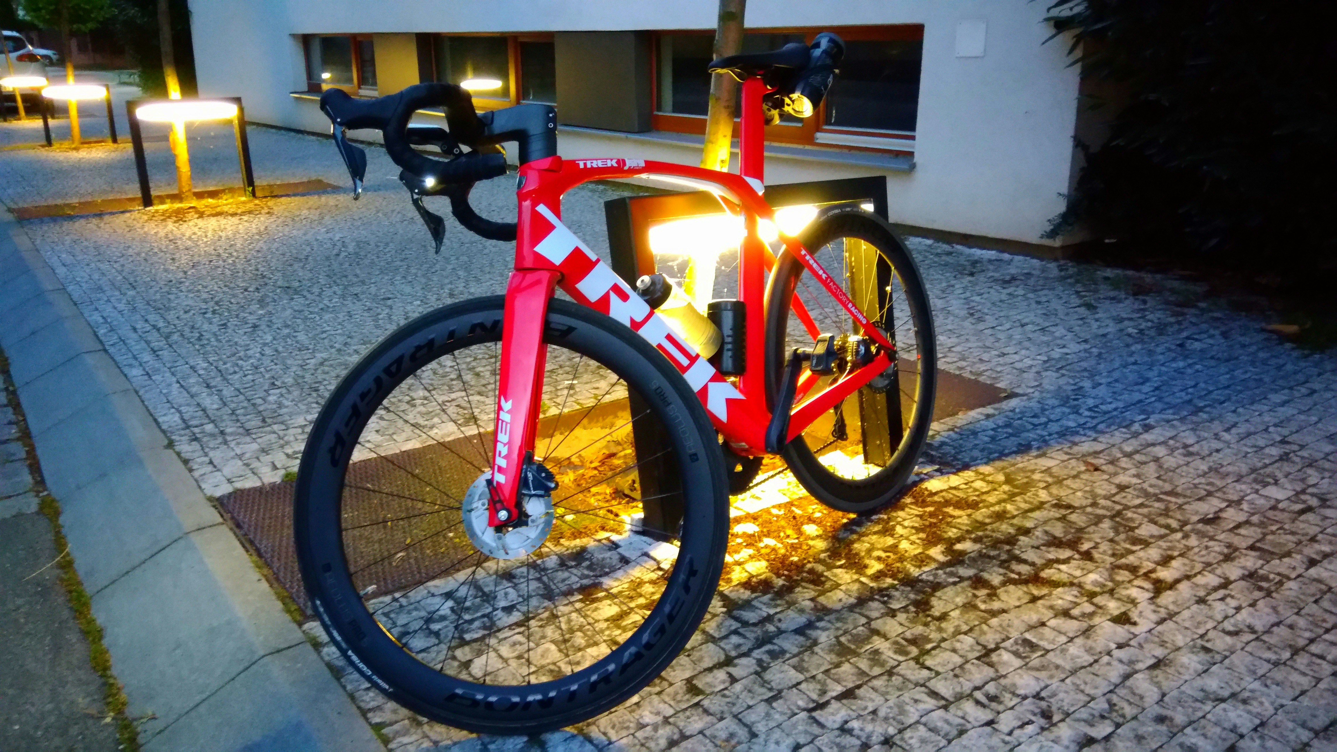 Vélo de route Trek rouge