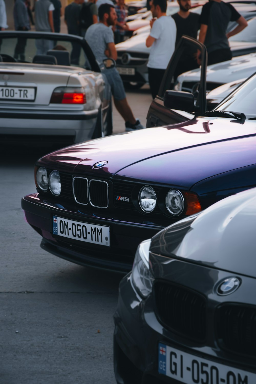 Foto zum Thema Weiße BMW Motorhaube – Kostenloses Bild zu Blau auf Unsplash