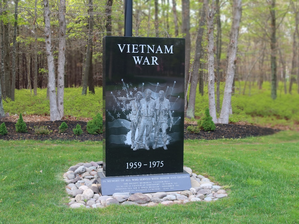 black and gray tomb stone