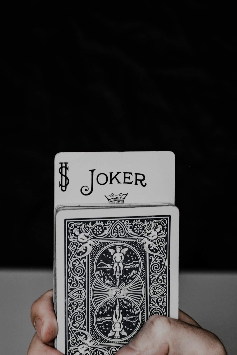 Carte à jouer blanche et noire