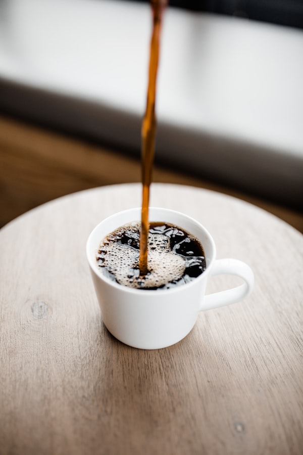 Weiße Keramiktasse für Firmenbranding
