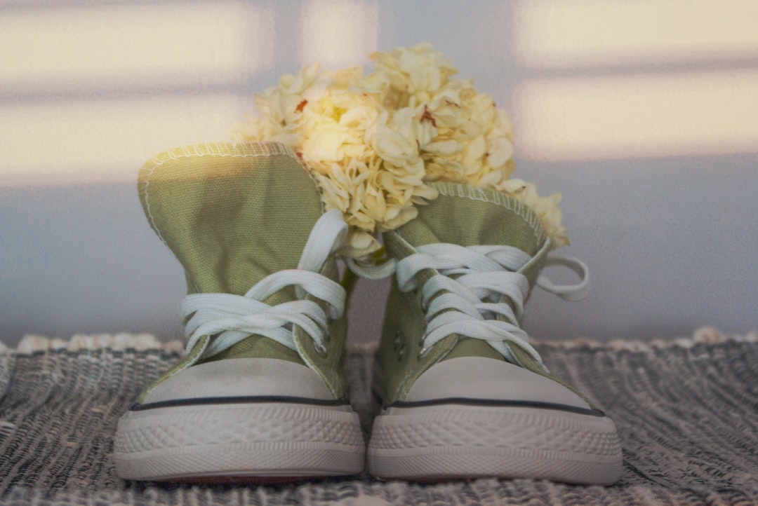 white and yellow flower bouquet