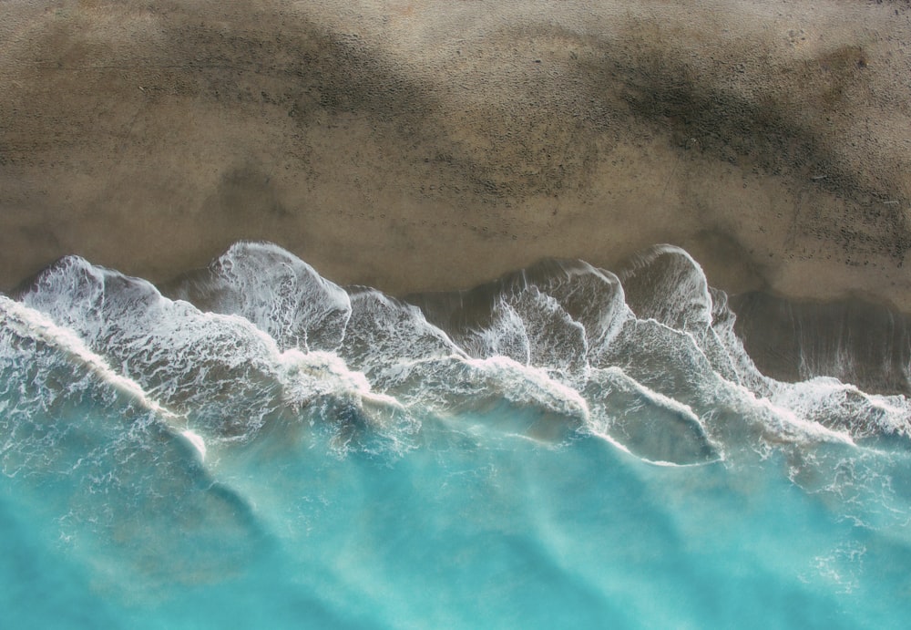 ocean waves crashing on shore during daytime