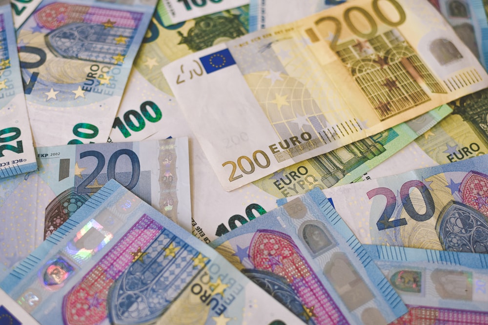 Banconota da 20 euro su carta bianca per stampante