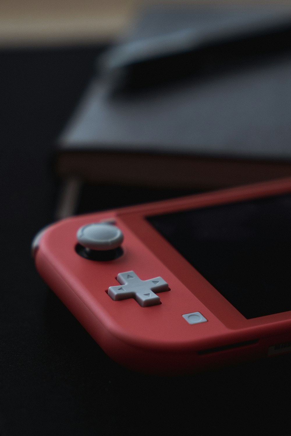 Roter Nintendo-Schalter ausgeschaltet