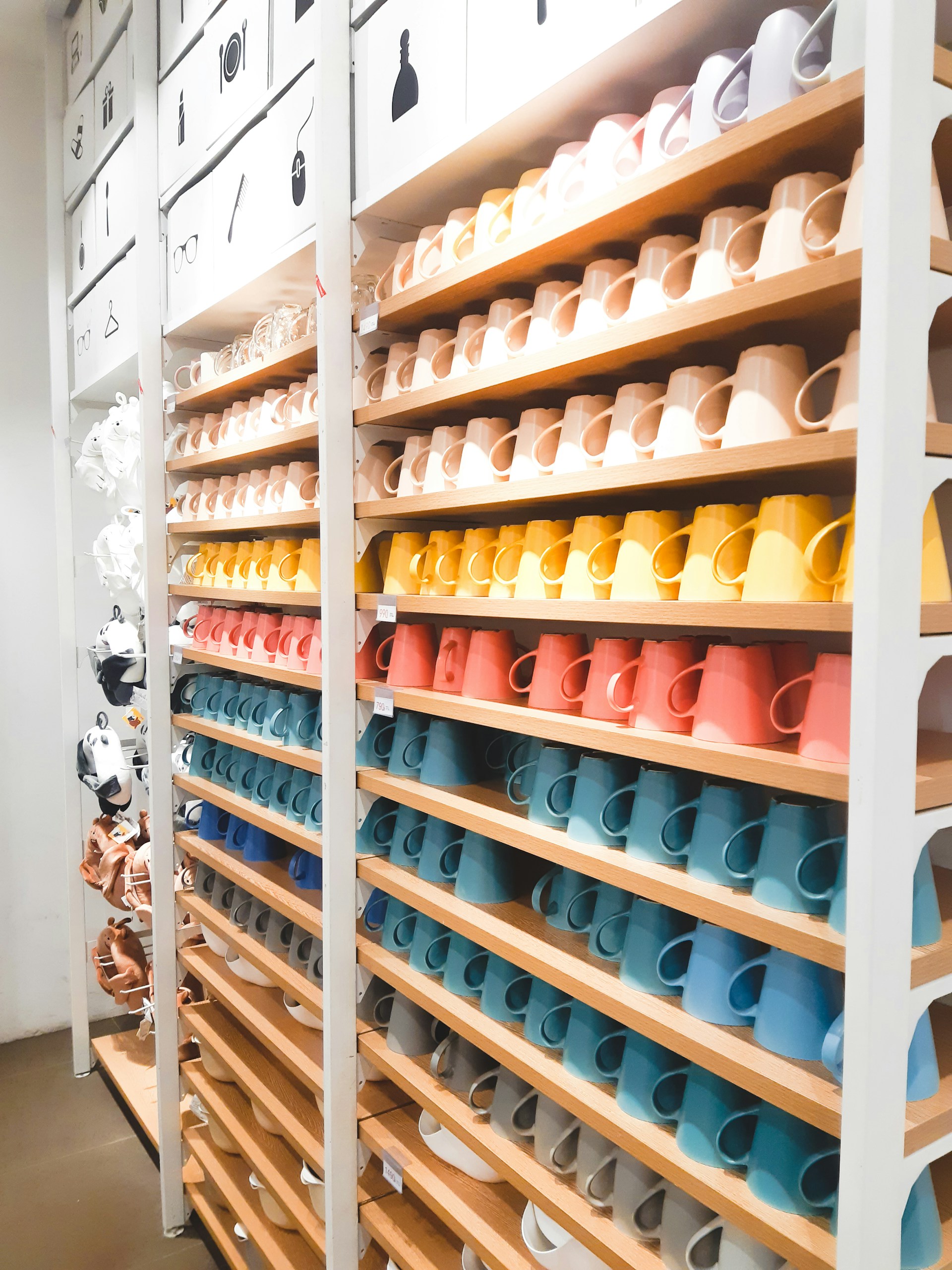 black and white bed linen