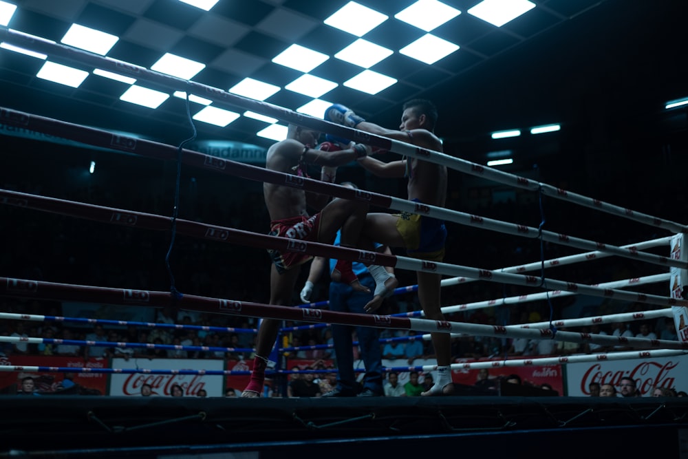 2 men in boxing ring