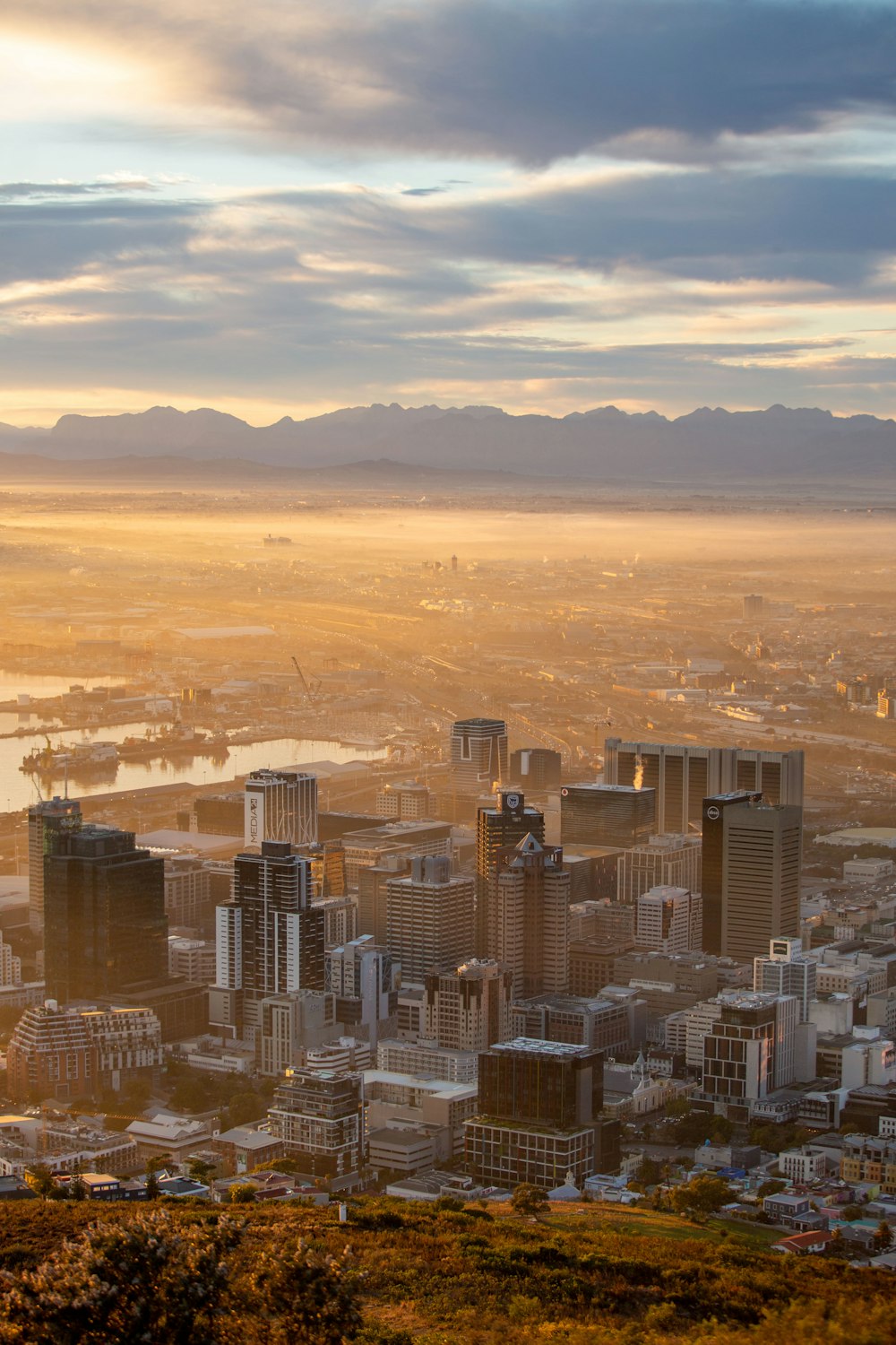 Vue aérienne des bâtiments de la ville pendant la journée