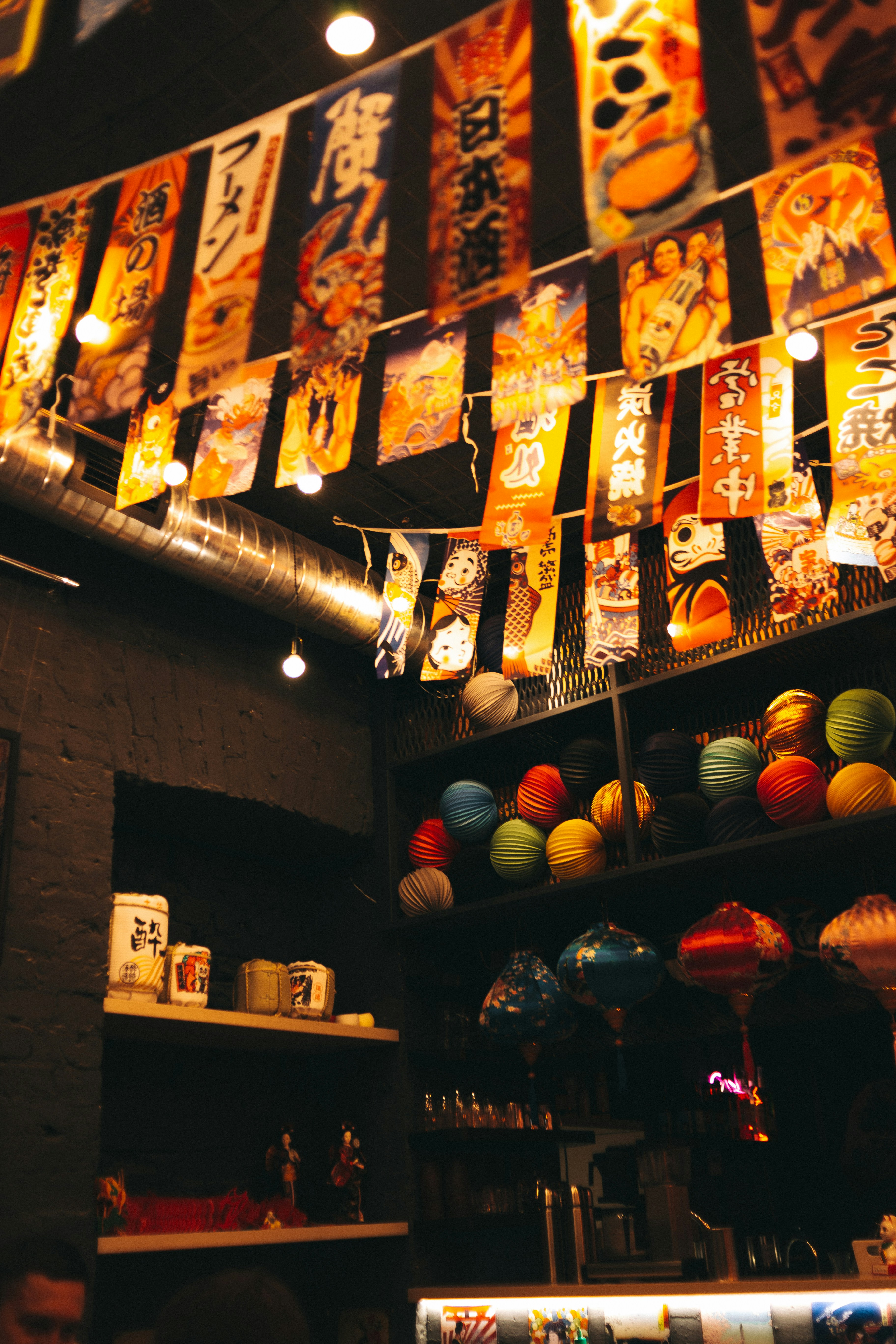 An example of BOMedia's work: Wall with custom printed artistic wallpaper