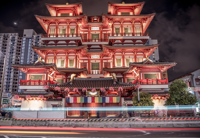 Il Buddha Temple a Chinatown, Singapore, di notte