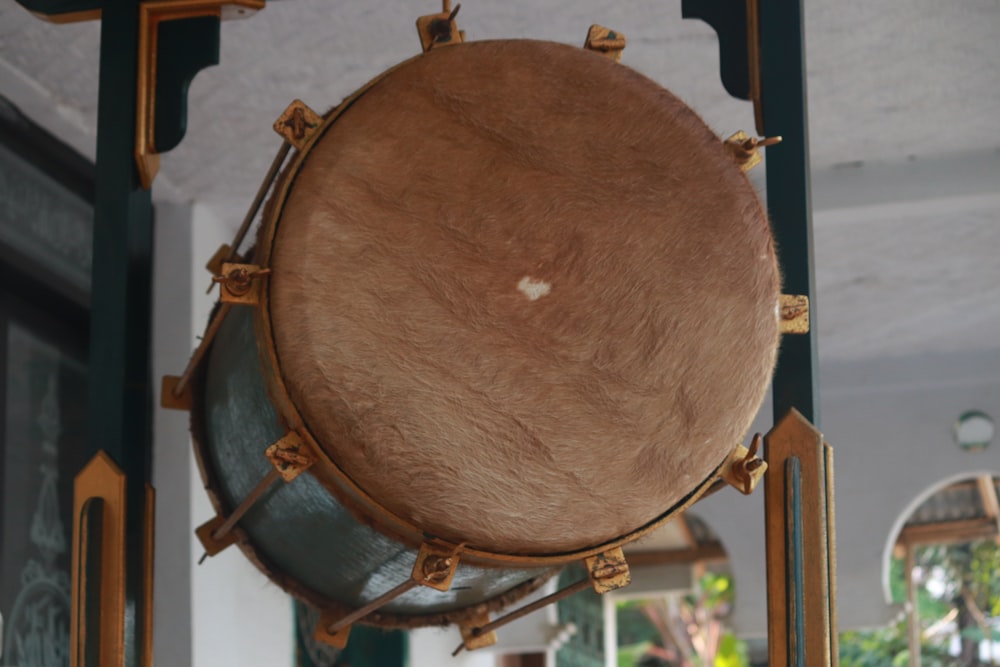 brown round wooden seat near green plants