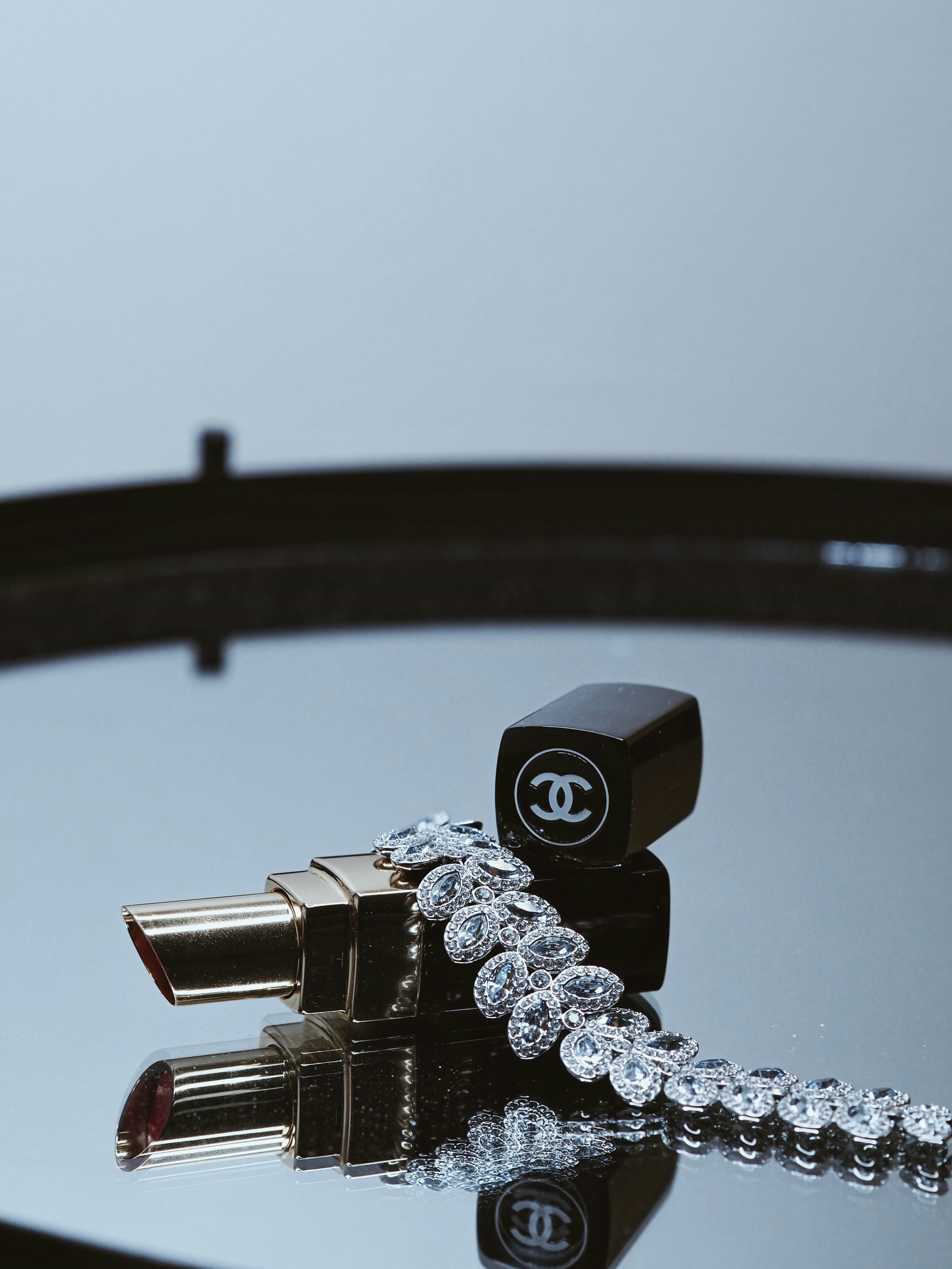 gray computer monitor