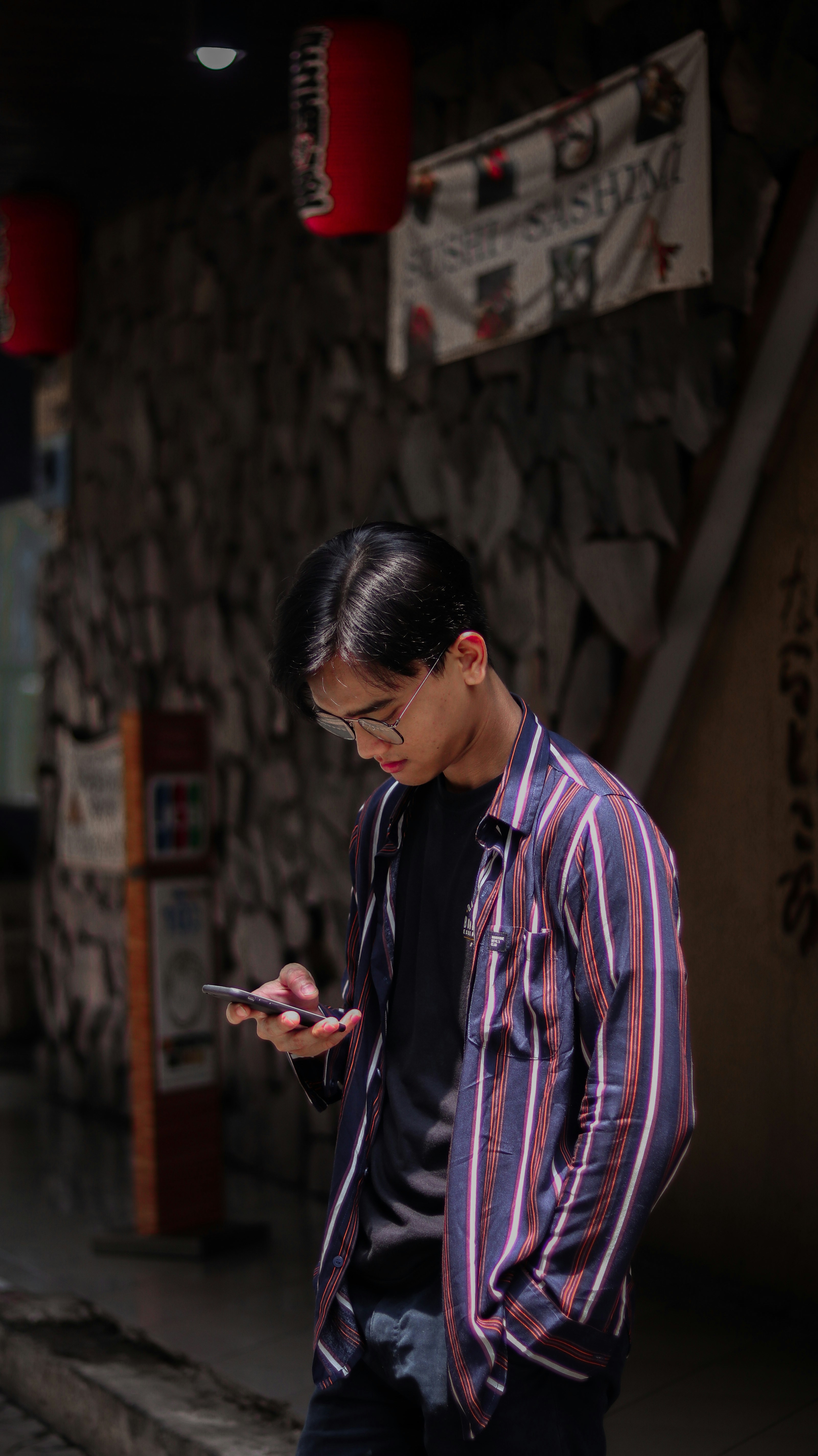 photo-1621446098358-1f534e581787?ixid=M3wxMjA3fDB8MXxzZWFyY2h8N3x8bSVFMSVCQSVBRHUlMjBiaW5oJTIwb25saW5lfGVufDB8fHx8MTc1MjE3Nzg5N3ww\u0026ixlib=rb-4.1.0