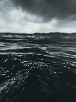 water waves in close up photography