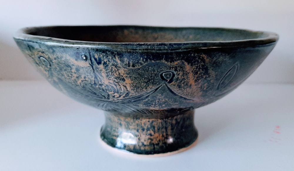 blue and brown ceramic bowl
