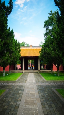 The school’s welcoming entrance framed by lush greenery under a clear blue sky.