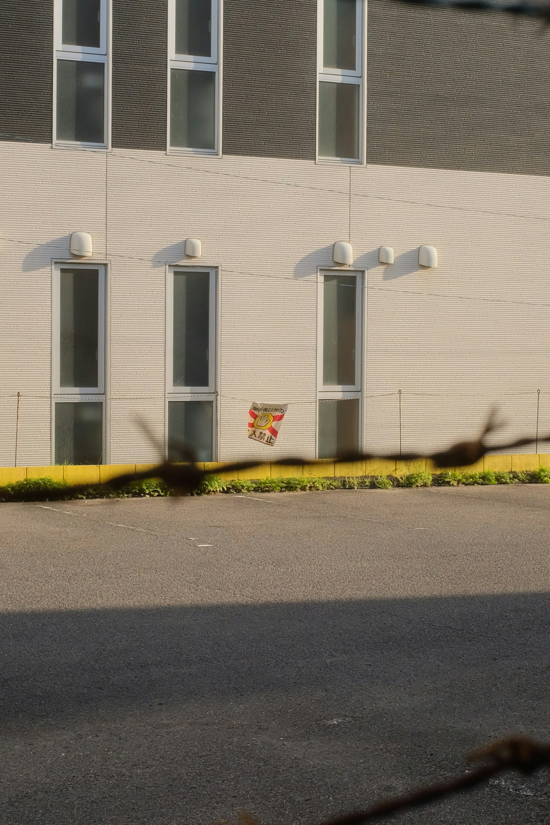 gray computer monitor