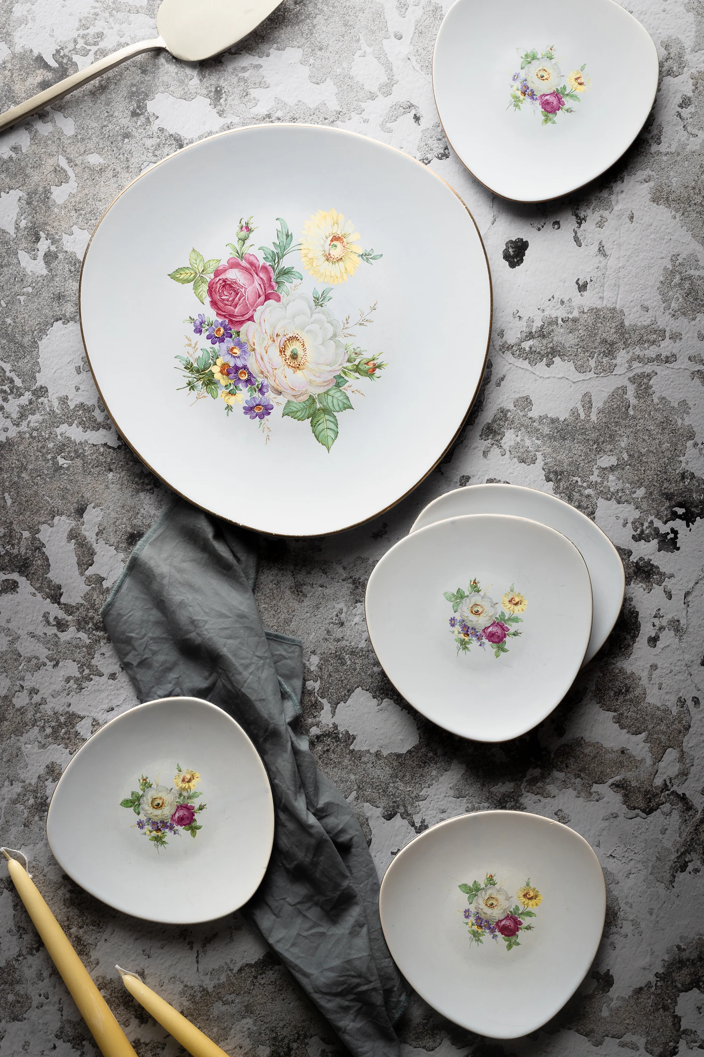 Floral china plate representing a modern second anniversary gift
