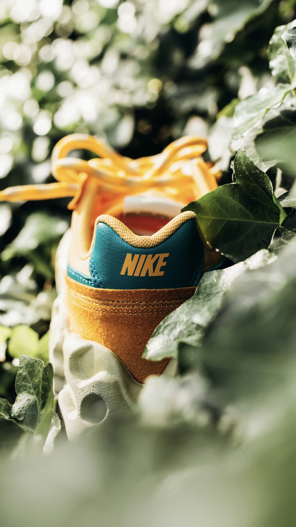 Zapatillas deportivas Nike naranjas y blancas