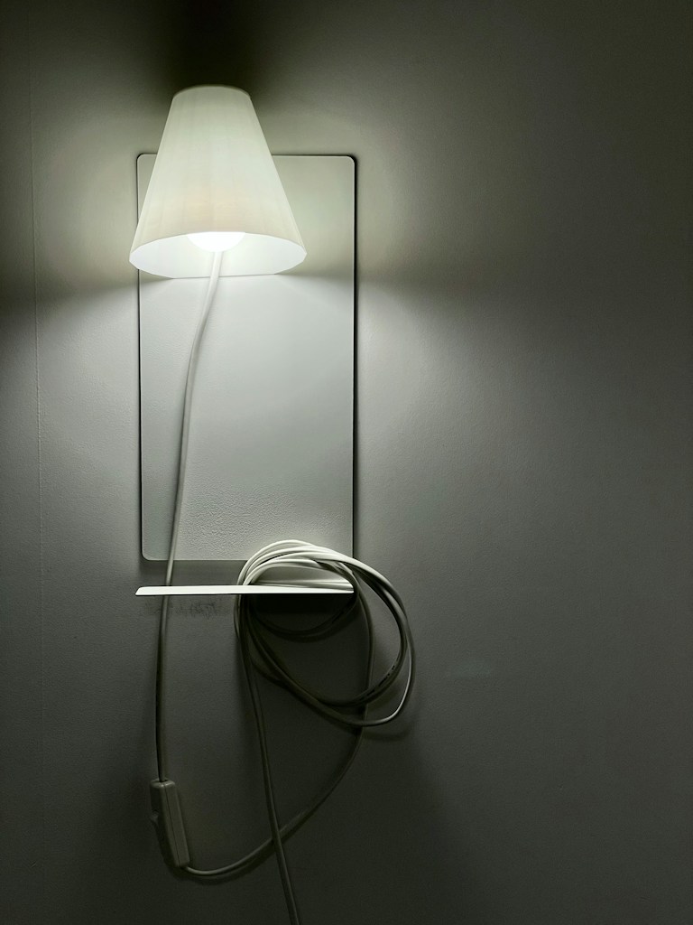Motion-Sensor Glow Lamp