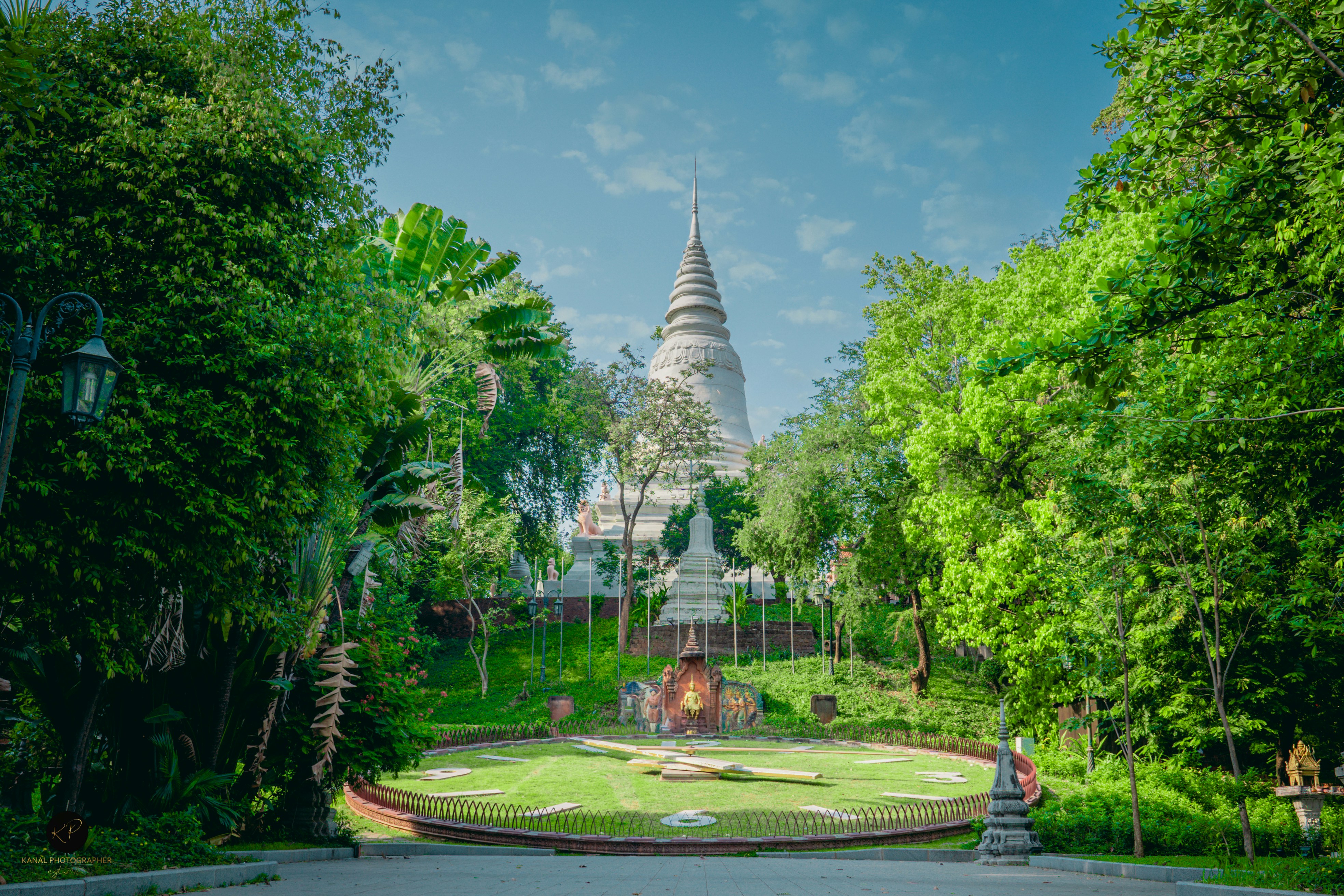 Nakhon Phanom, Thailand - #Wat Phnom, Cambodia
by: Kanal Ban 