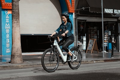 Electric Bikes: The Convenient and Inexpensive Way to Commute in the Summer